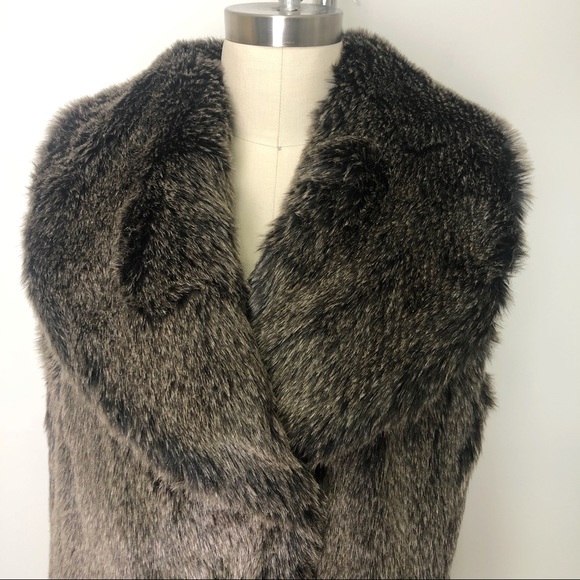 Club Monaco Dark Brown Faux Fur Vest with pockets - Picture 4 of 5
